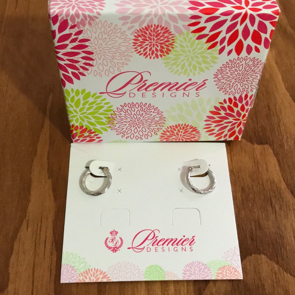 New Premier Designs Baby Cakes Earrings